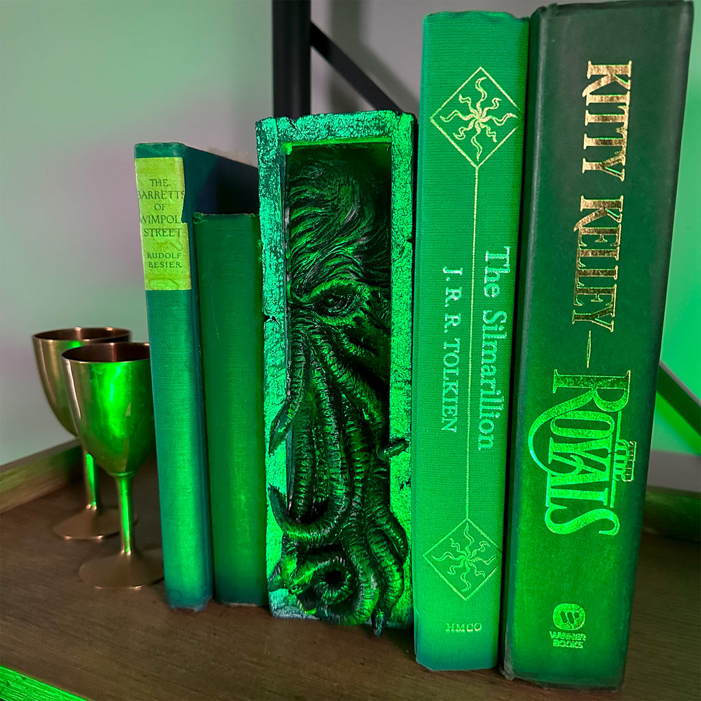 Cthulhu Bookshelf Insert (Case of 16) - 16X_sh2380tv0_CASE