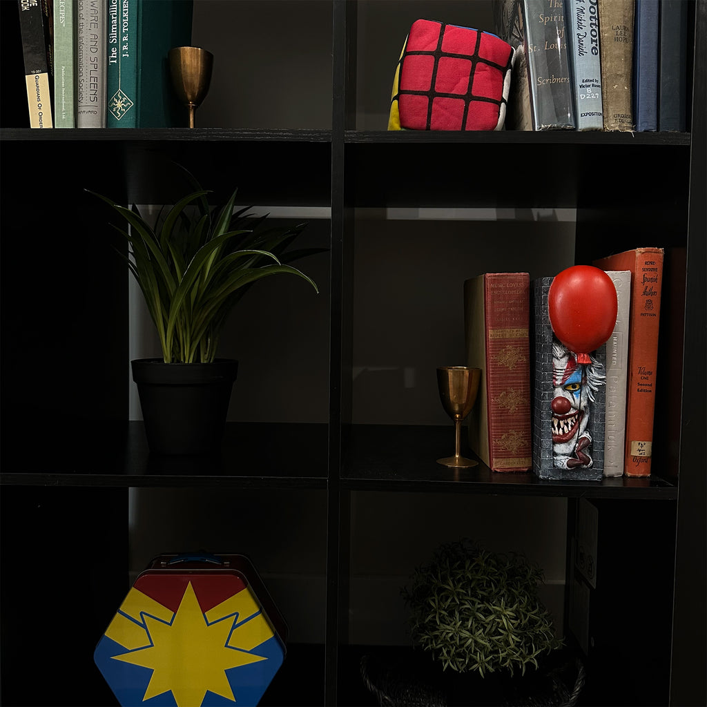 Evil Clown Bookshelf Insert - sh2646tv0